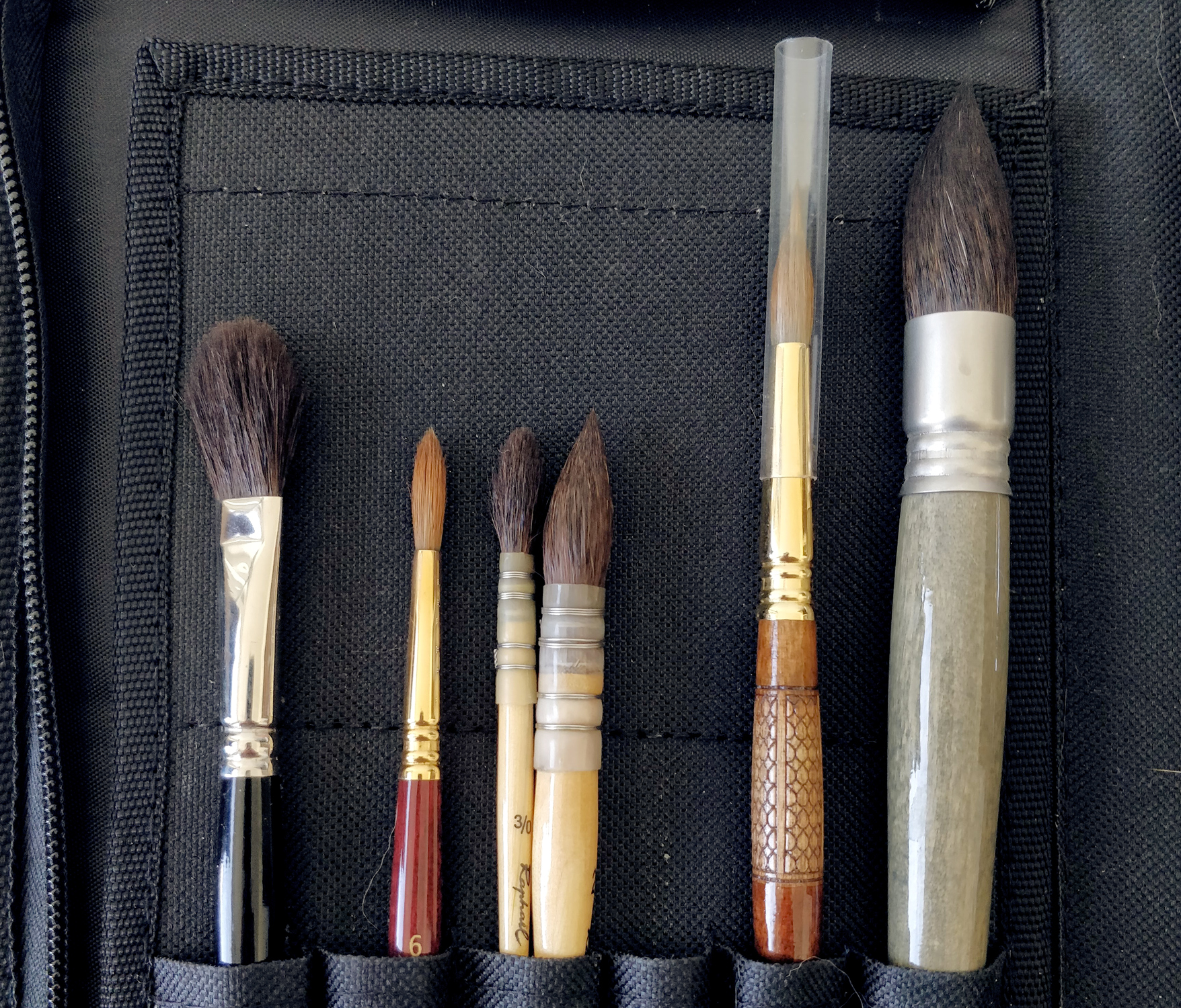 Brushes comparison : natural vs synthetic - Ursula Schichan